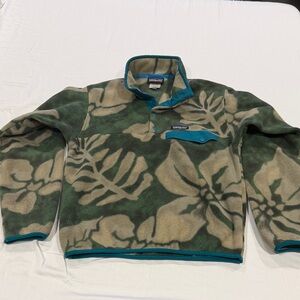 Patagonia Green and Tan Leaf Pattern Fleece Pullover
